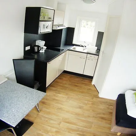 Studio-madrid-mit-terrasse-grill-seeblick Appartement *